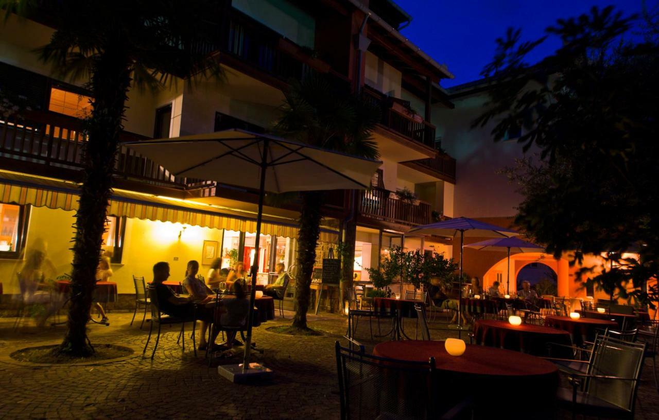 Hotel Weingut Klosterhof Caldaro Exterior foto